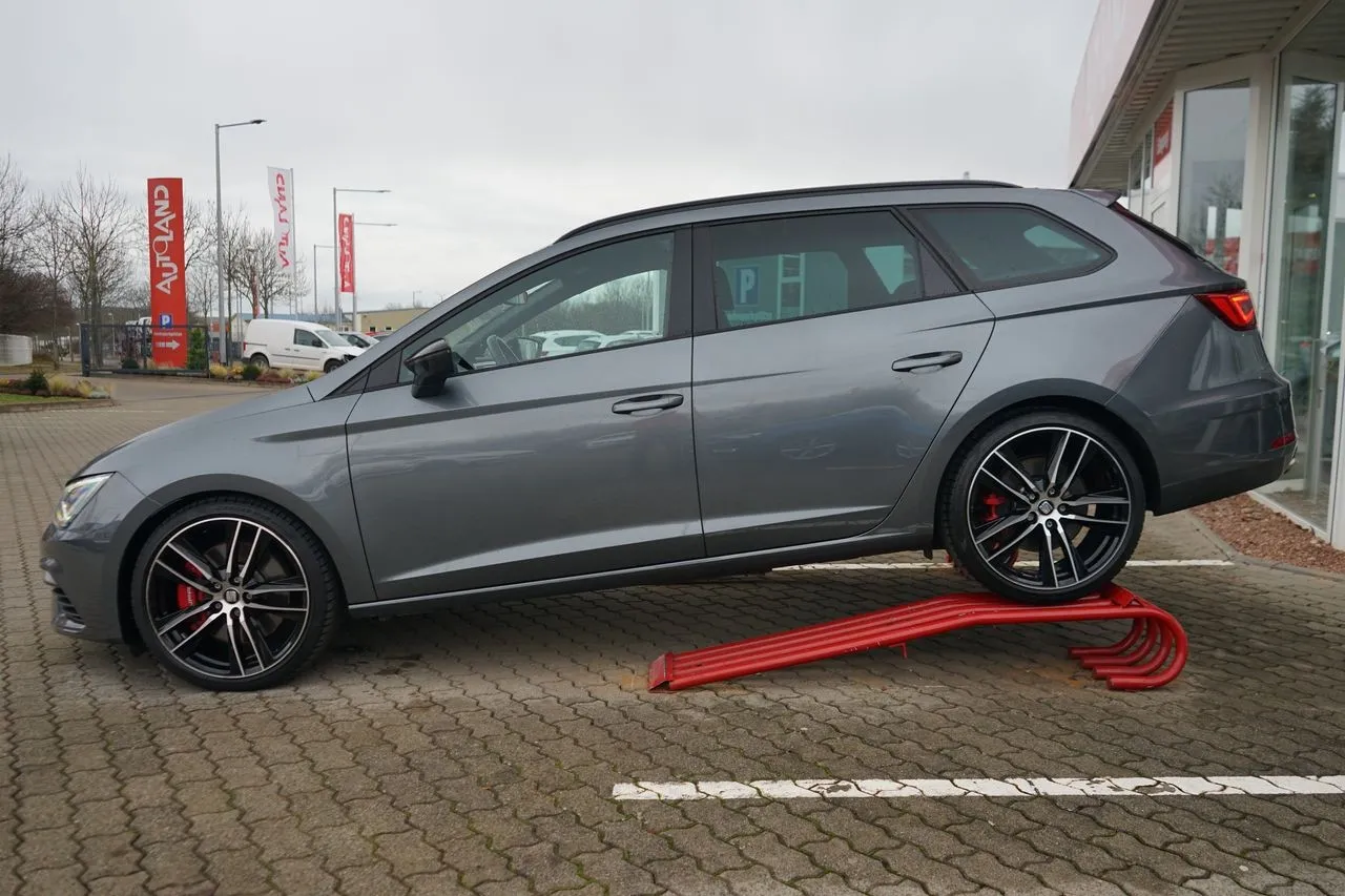 Seat Leon ST 2.0 TSI DSG Cupra 300...  Image 2